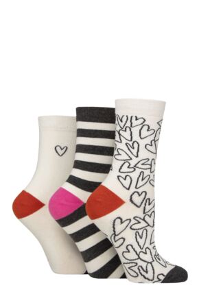 Women's 3 Pair Caroline Gardner Patterned Cotton Socks Small Heart Outline White 4-8 Women's